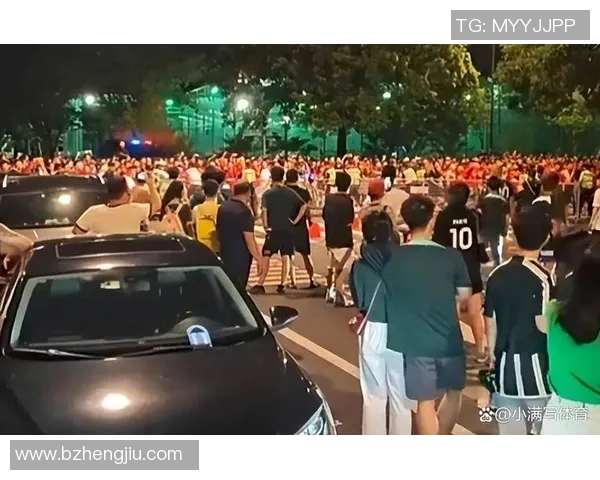 恒大与上港激战正酣中超焦点之战引发球迷热议与期待